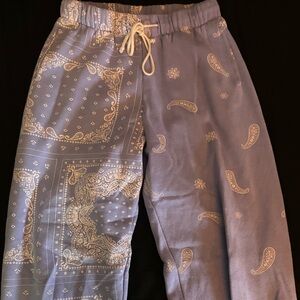 PacSun white and baby blue bandanna sweatpants. Elastic waistband and ankles.